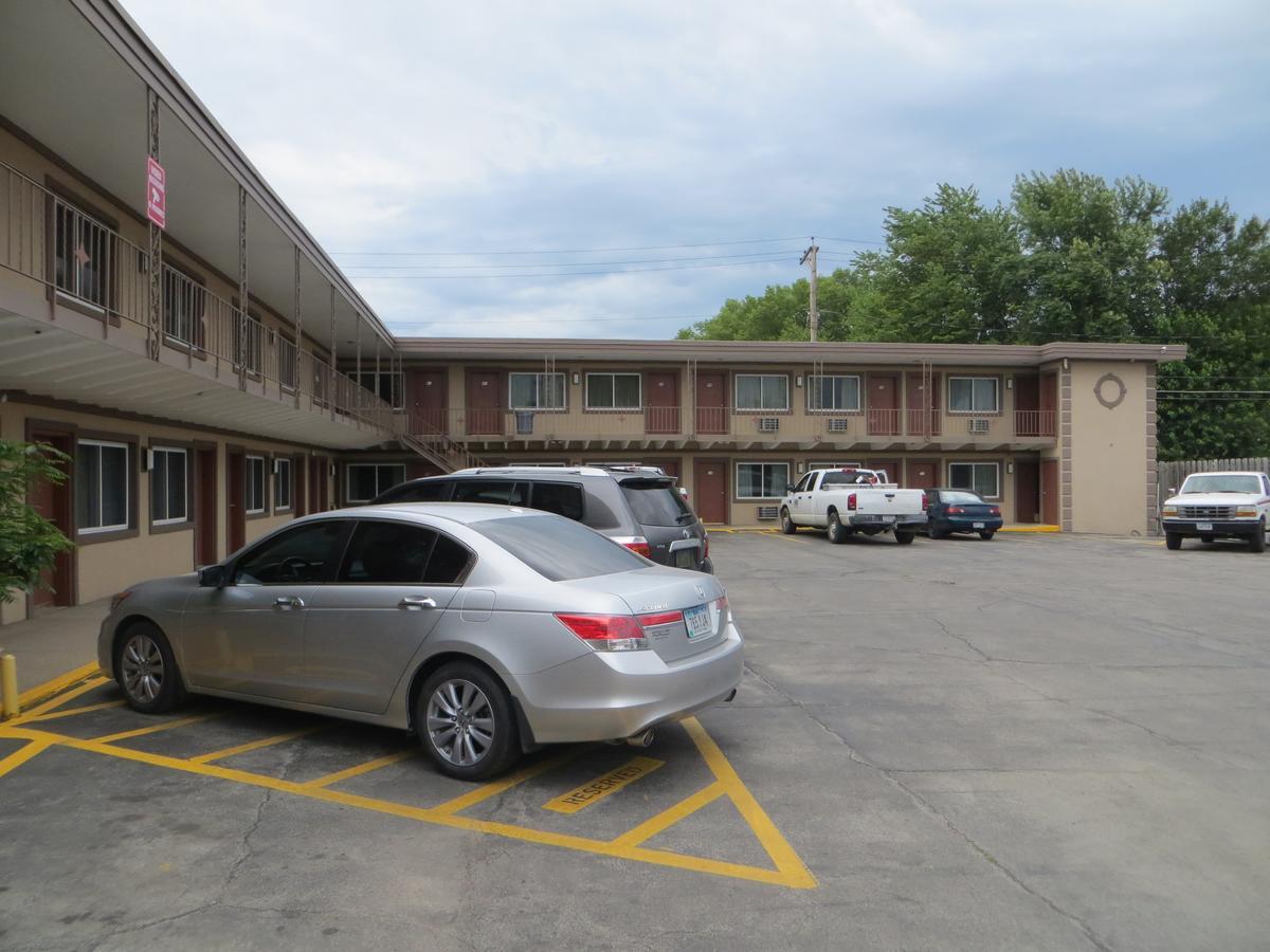 Deluxe Inn/Extended Stay - Council Bluffs Carter Lake Zewnętrze zdjęcie